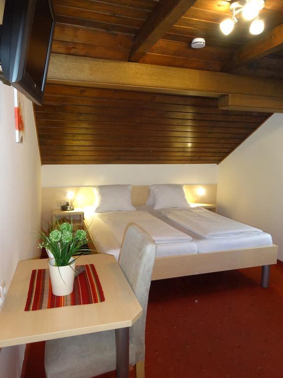 Hotel Pension Scherwirt Graz Habitación foto